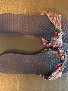 Havaianas Navy Floral Knot-Top Women’s Sandals